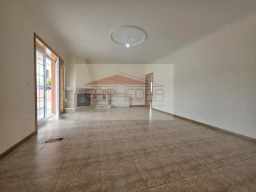 Moradia T4 para Venda em Canedo, Vale e Vila Maior