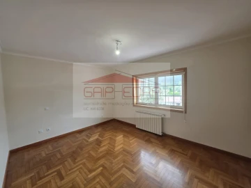 Moradia T4 para Venda em Canedo, Vale e Vila Maior