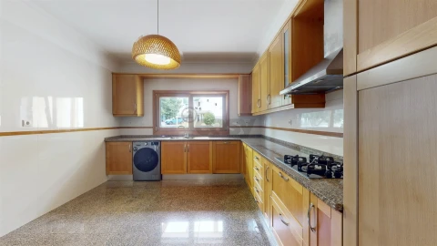 Moradia T5 para Arrendamento em Póvoa de Santa Iria e Forte da Casa