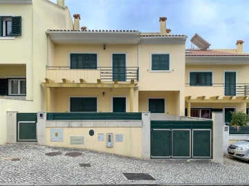 Moradia T5 para Arrendamento em Póvoa de Santa Iria e Forte da Casa
