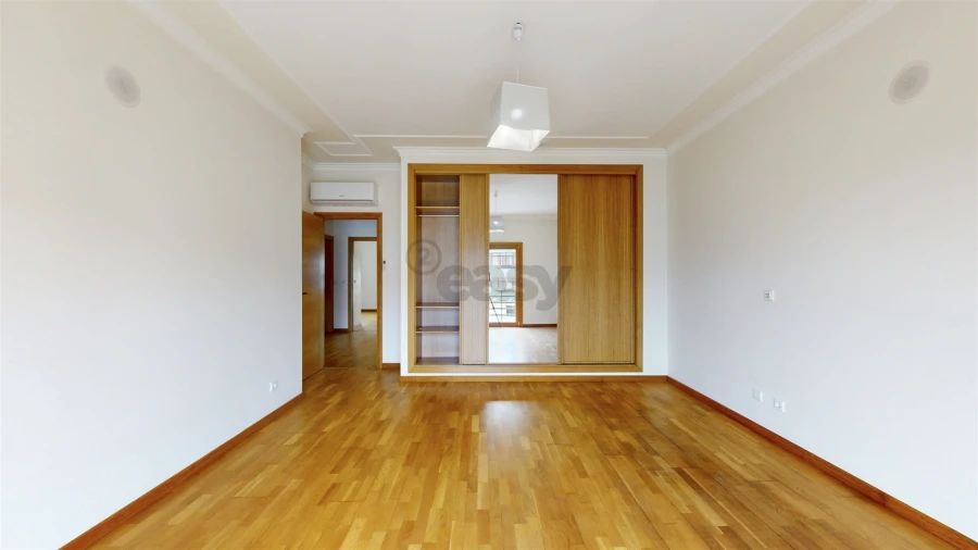 Moradia T5 para Arrendamento em Póvoa de Santa Iria e Forte da Casa Foto 18