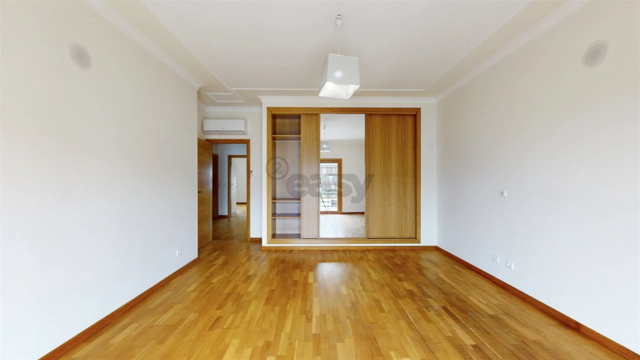 Moradia T5 para Arrendamento em Póvoa de Santa Iria e Forte da Casa Foto 18
