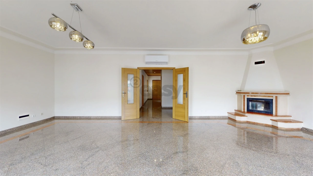 Moradia T5 para Arrendamento em Póvoa de Santa Iria e Forte da Casa Foto 3