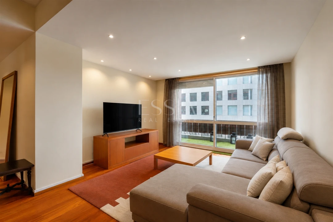 Apartamento T4 para Arrendamento em Lordelo do Ouro e Massarelos Foto 10