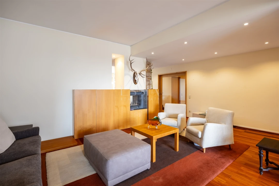 Apartamento T4 para Arrendamento em Lordelo do Ouro e Massarelos Foto 2