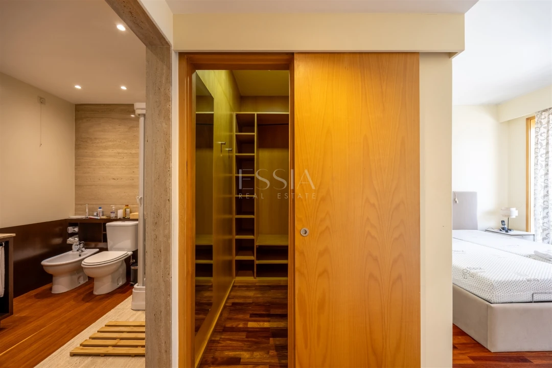 Apartamento T4 para Arrendamento em Lordelo do Ouro e Massarelos Foto 18