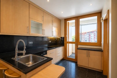 Apartamento T4 para Arrendamento em Lordelo do Ouro e Massarelos