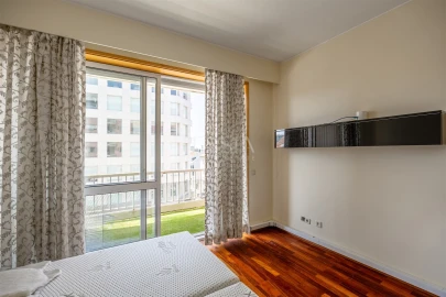 Apartamento T4 para Arrendamento em Lordelo do Ouro e Massarelos