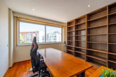 Apartamento T4 para Arrendamento em Lordelo do Ouro e Massarelos