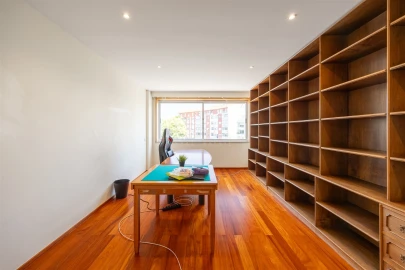 Apartamento T4 para Arrendamento em Lordelo do Ouro e Massarelos