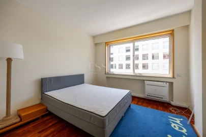 Apartamento T4 para Arrendamento em Lordelo do Ouro e Massarelos
