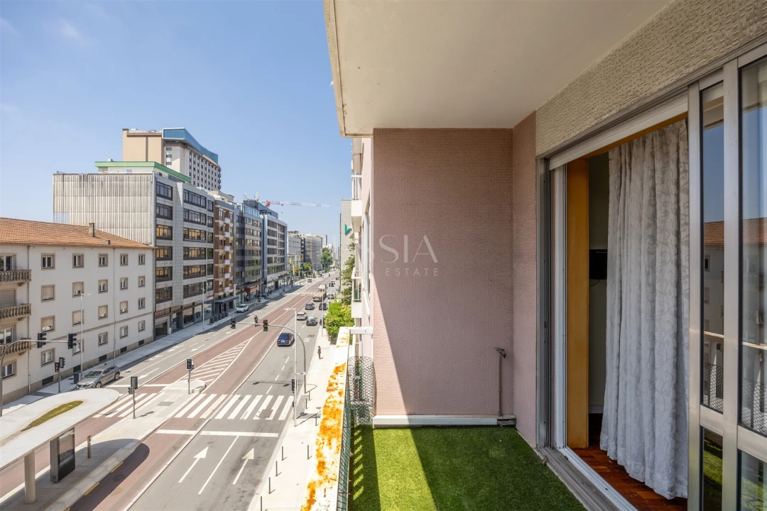 Apartamento T4 para Arrendamento em Lordelo do Ouro e Massarelos Foto 23
