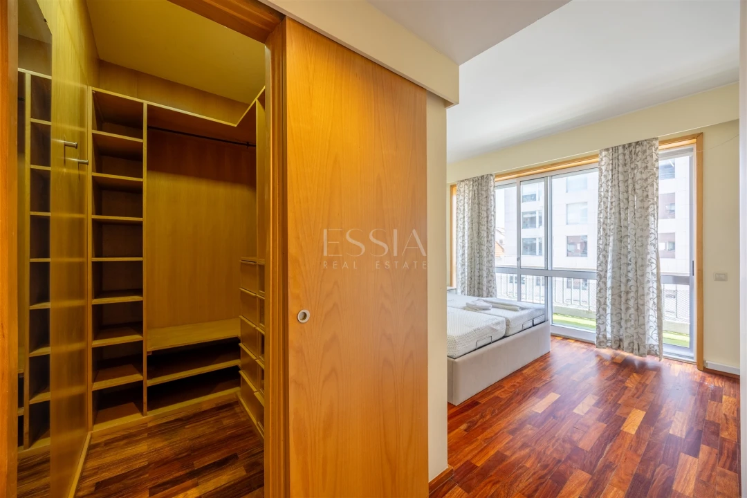 Apartamento T4 para Arrendamento em Lordelo do Ouro e Massarelos Foto 17
