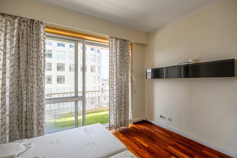 Apartamento T4 para Arrendamento em Lordelo do Ouro e Massarelos Foto 20