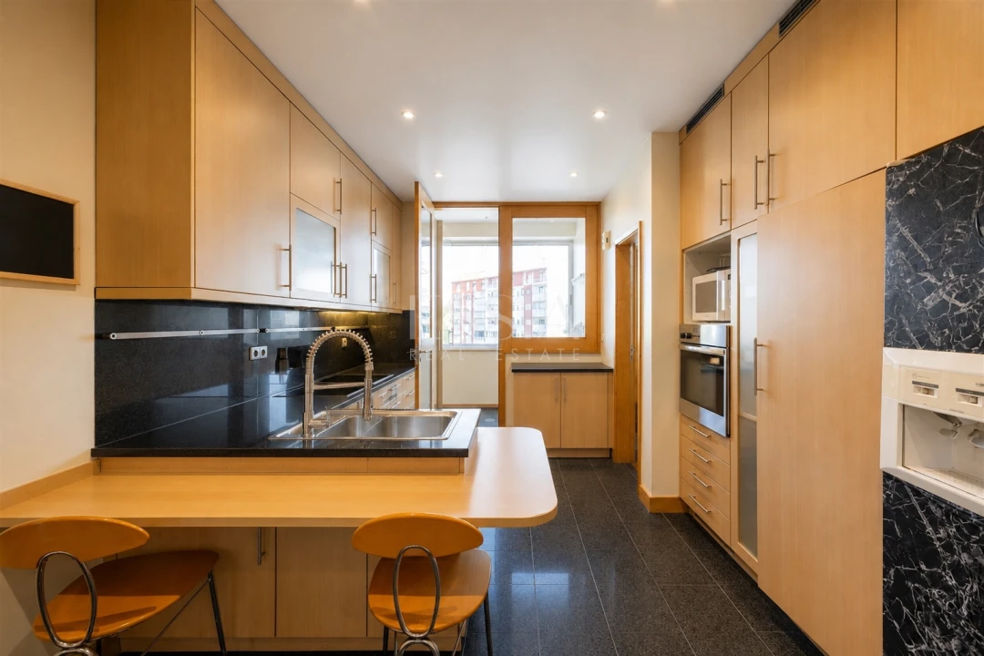 Apartamento T4 para Arrendamento em Lordelo do Ouro e Massarelos Foto 6