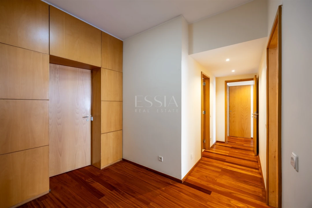 Apartamento T4 para Arrendamento em Lordelo do Ouro e Massarelos Foto 14