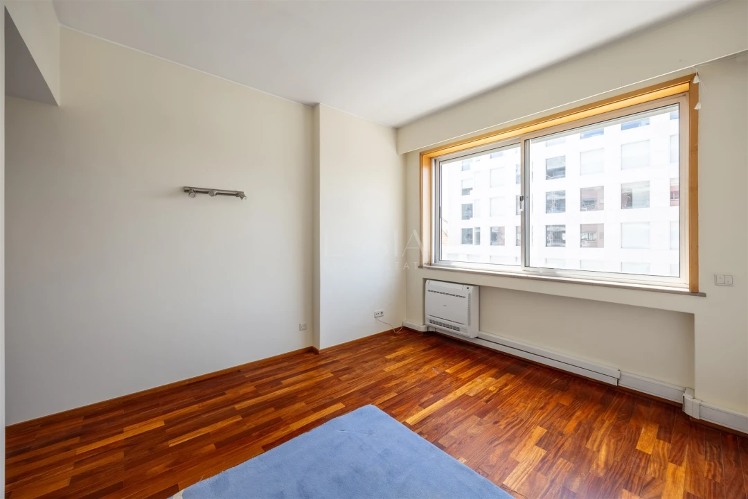 Apartamento T4 para Arrendamento em Lordelo do Ouro e Massarelos Foto 29