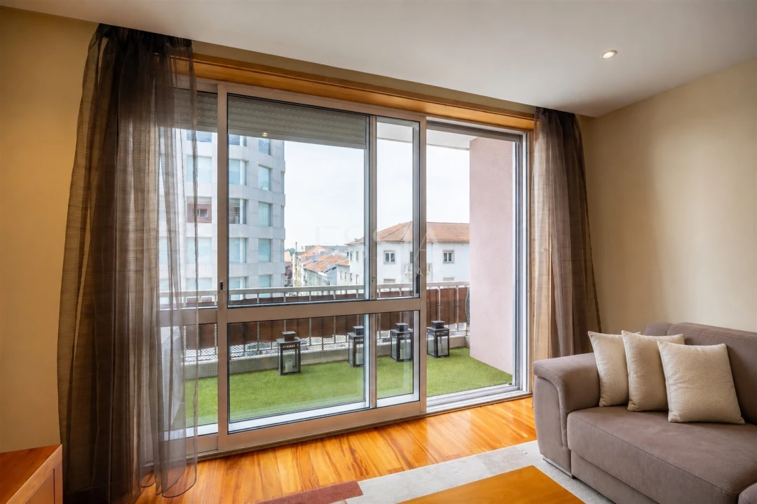 Apartamento T4 para Arrendamento em Lordelo do Ouro e Massarelos Foto 11