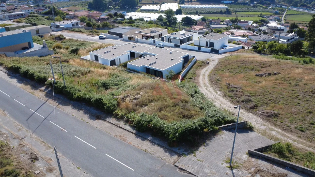 Terreno para Venda em Ruivães e Novais Foto 3