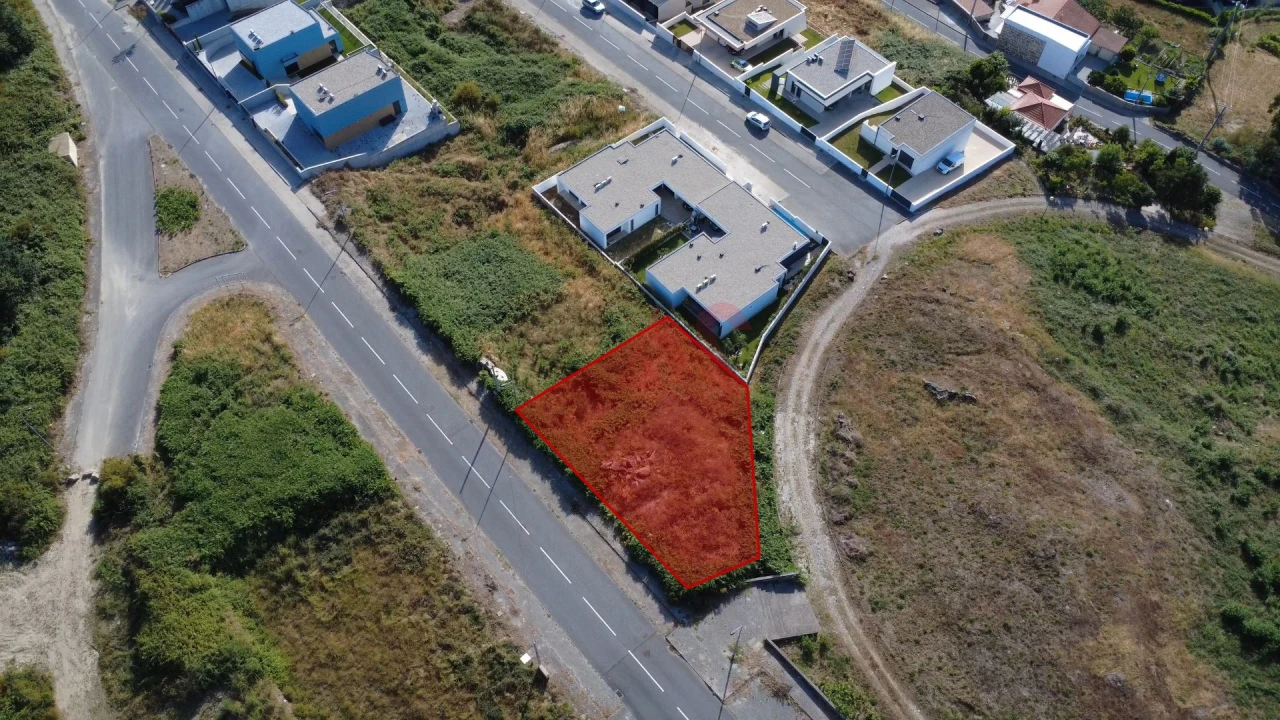 Terreno para Venda em Ruivães e Novais Foto 1