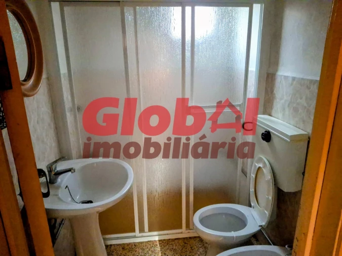 Moradia T3 para Venda em Mundão Foto 11