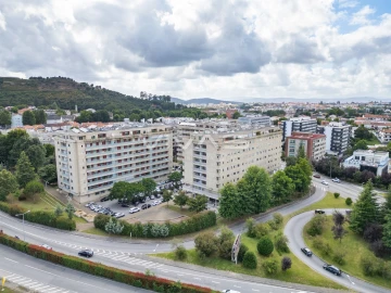 Apartamento T4 para Arrendamento em Nogueira, Fraião e Lamaçães