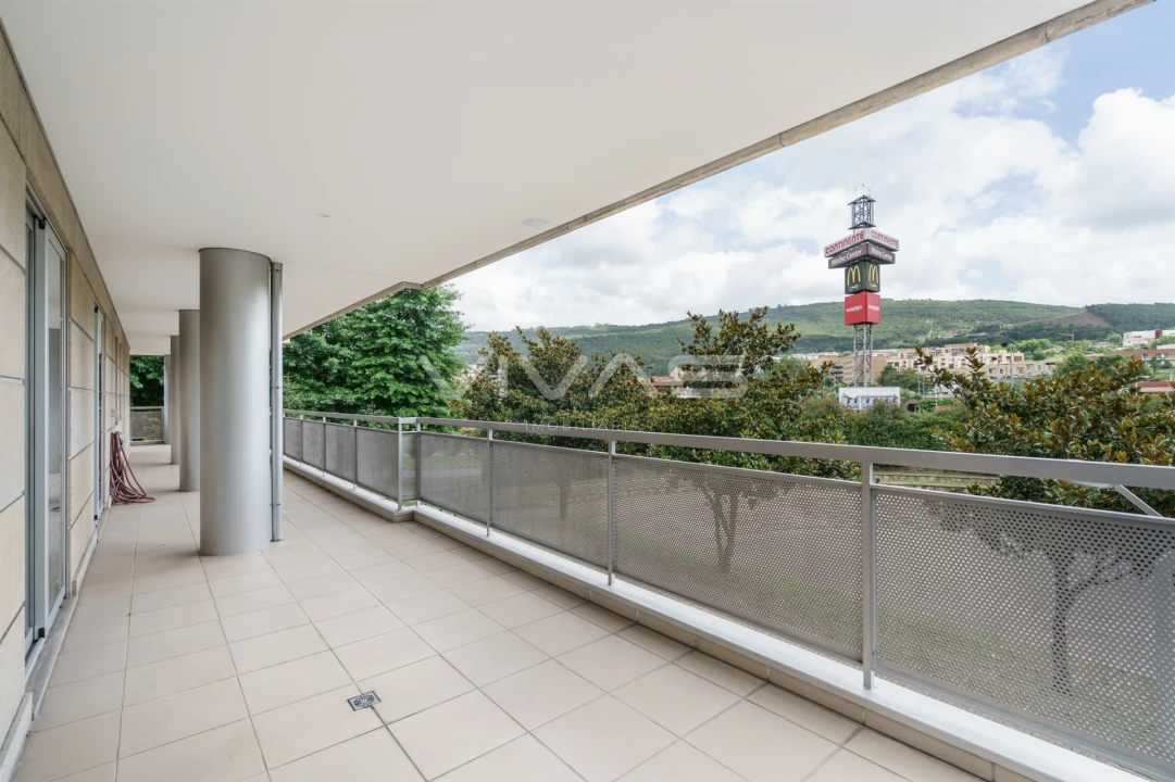 Apartamento T4 para Arrendamento em Nogueira, Fraião e Lamaçães Foto 26