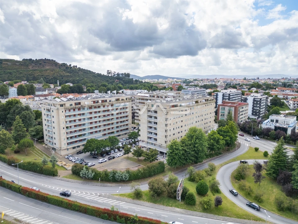 Apartamento T4 para Arrendamento em Nogueira, Fraião e Lamaçães Foto 45