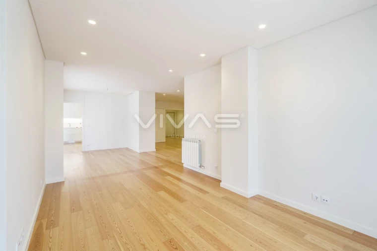 Apartamento T4 para Arrendamento em Nogueira, Fraião e Lamaçães Foto 5