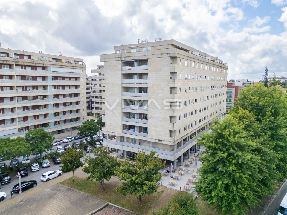 Apartamento T4 para Arrendamento em Nogueira, Fraião e Lamaçães Foto 4