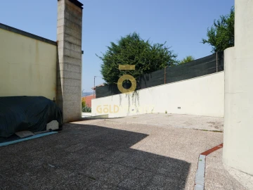 Moradia T4 para Venda em Vila Cova da Lixa e Borba de Godim