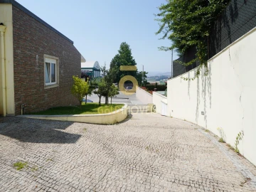 Moradia T4 para Venda em Vila Cova da Lixa e Borba de Godim