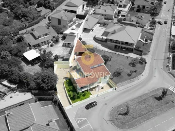Moradia T4 para Venda em Vila Cova da Lixa e Borba de Godim