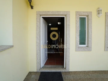 Moradia T4 para Venda em Vila Cova da Lixa e Borba de Godim