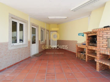 Moradia T4 para Venda em Vila Cova da Lixa e Borba de Godim