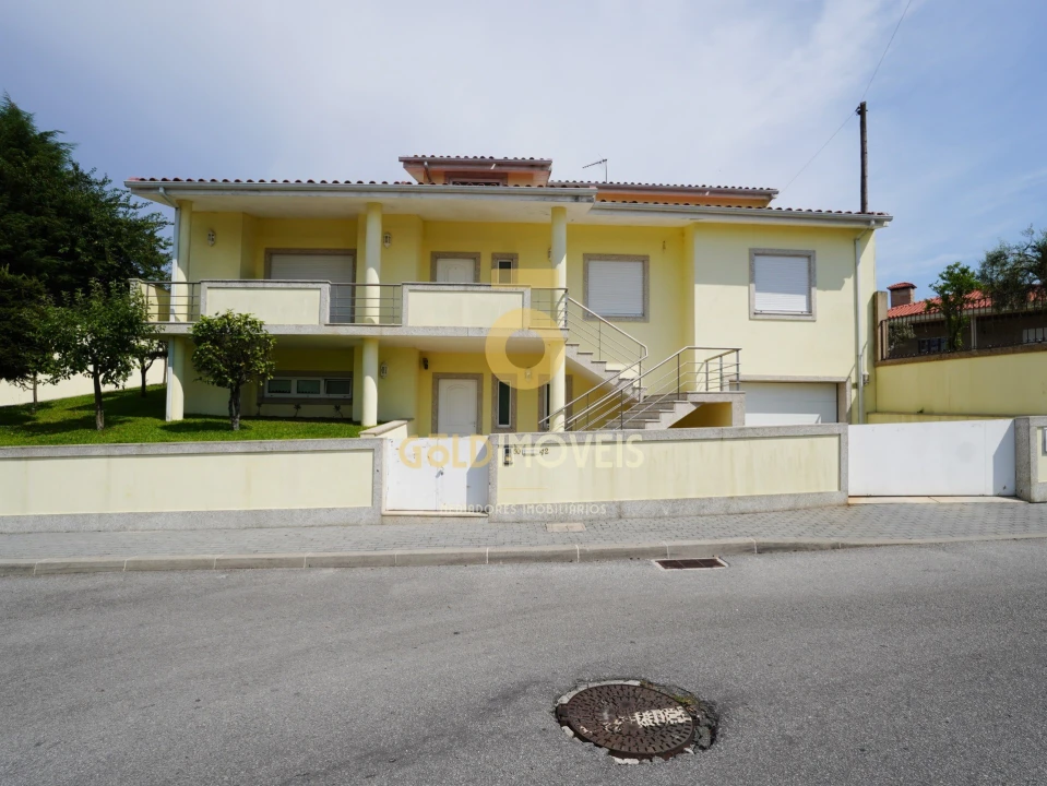 Moradia T4 para Venda em Vila Cova da Lixa e Borba de Godim Foto 1