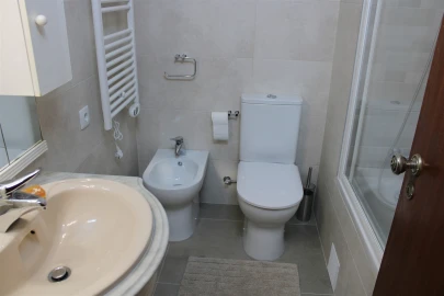 Apartamento T3 para Arrendamento em Sé Nova, Santa Cruz, Almedina e São Bartolomeu
