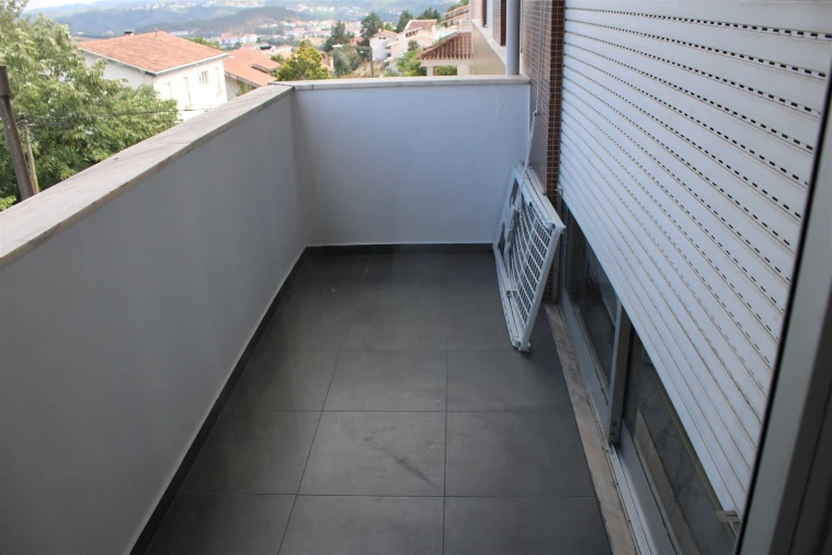 Apartamento T3 para Arrendamento em Sé Nova, Santa Cruz, Almedina e São Bartolomeu Foto 16