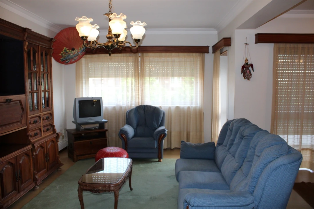 Apartamento T3 para Arrendamento em Sé Nova, Santa Cruz, Almedina e São Bartolomeu Foto 3