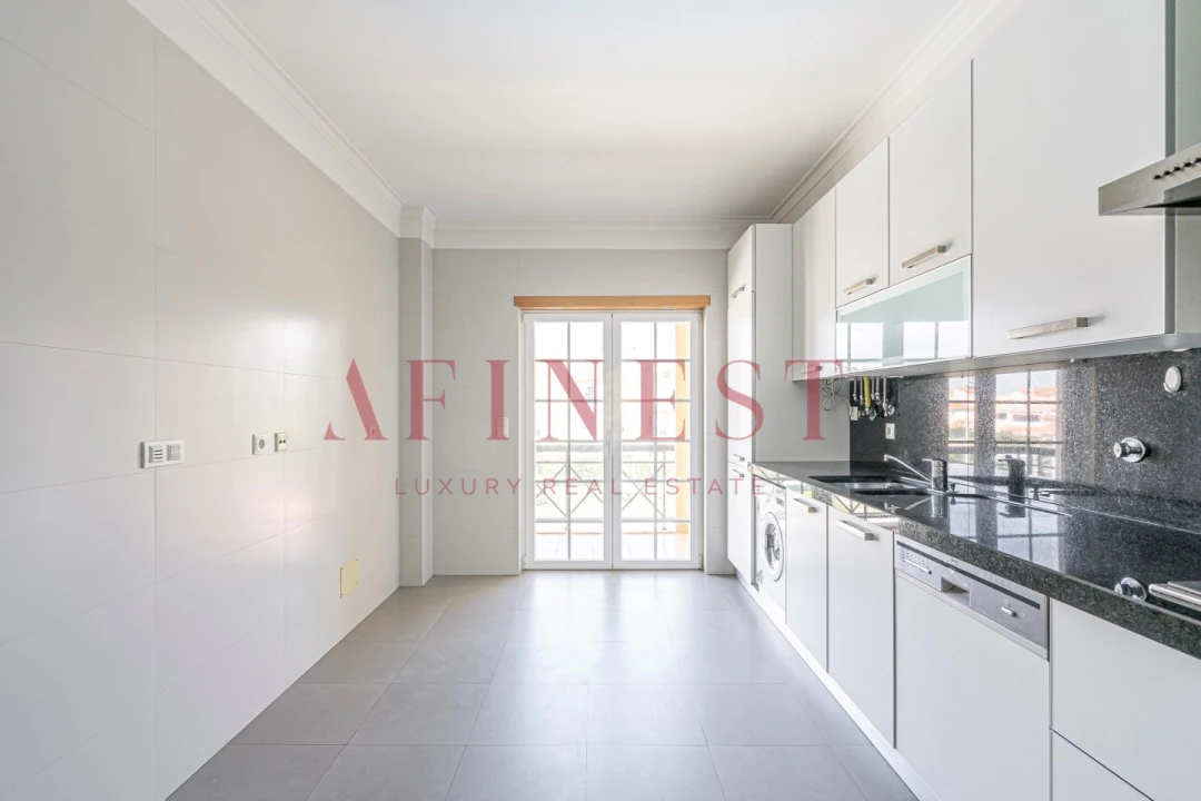 Apartamento T4 para Arrendamento em Santa Maria e São Miguel, São Martinho, São Pedro Penaferrim Foto 4