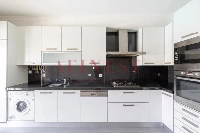 Apartamento T4 para Arrendamento em Santa Maria e São Miguel, São Martinho, São Pedro Penaferrim