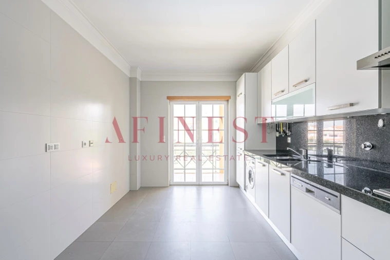 Apartamento T4 para Arrendamento em Santa Maria e São Miguel, São Martinho, São Pedro Penaferrim Foto 4