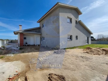Moradia T4 para Venda em Bustos, Troviscal e Mamarrosa