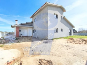Moradia T4 para Venda em Bustos, Troviscal e Mamarrosa