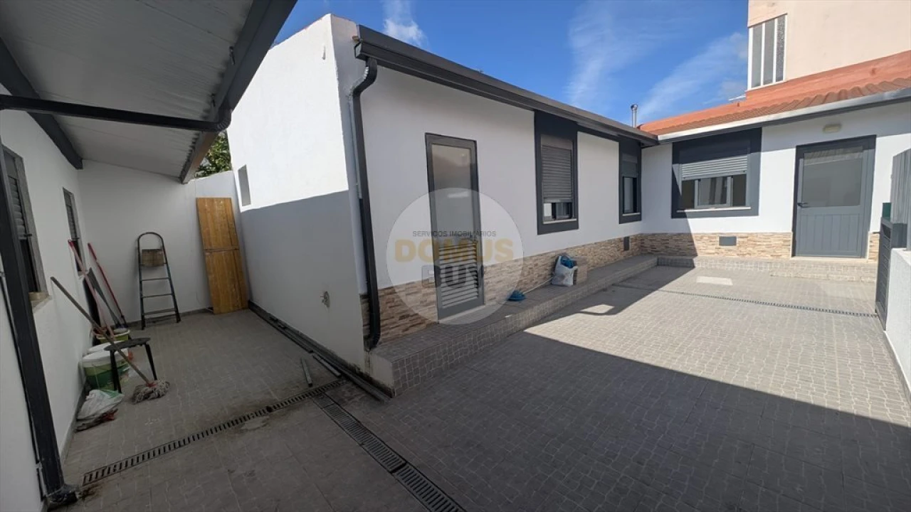 Moradia T2 para Venda em Baixa da Banheira e Vale da Amoreira Foto 3