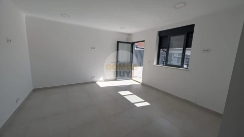 Moradia T2 para Venda em Baixa da Banheira e Vale da Amoreira