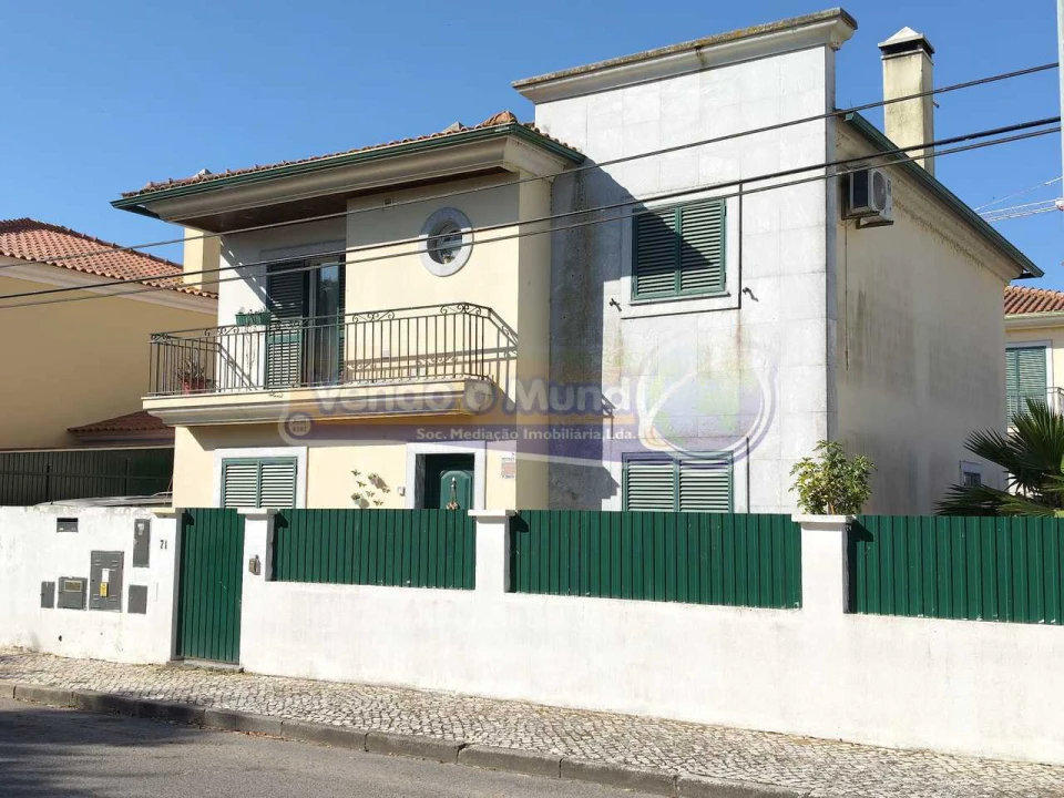 Moradia T4 para Venda em Benavente Foto 1