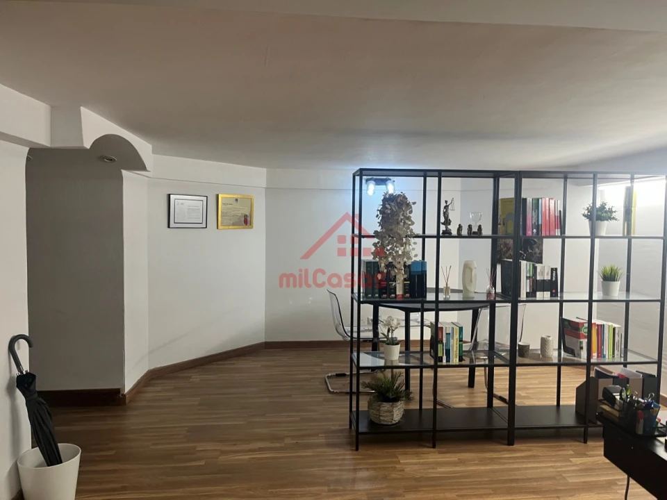 Loja para Arrendamento em Lumiar Foto 2