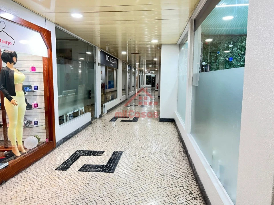 Loja para Arrendamento em Lumiar Foto 3