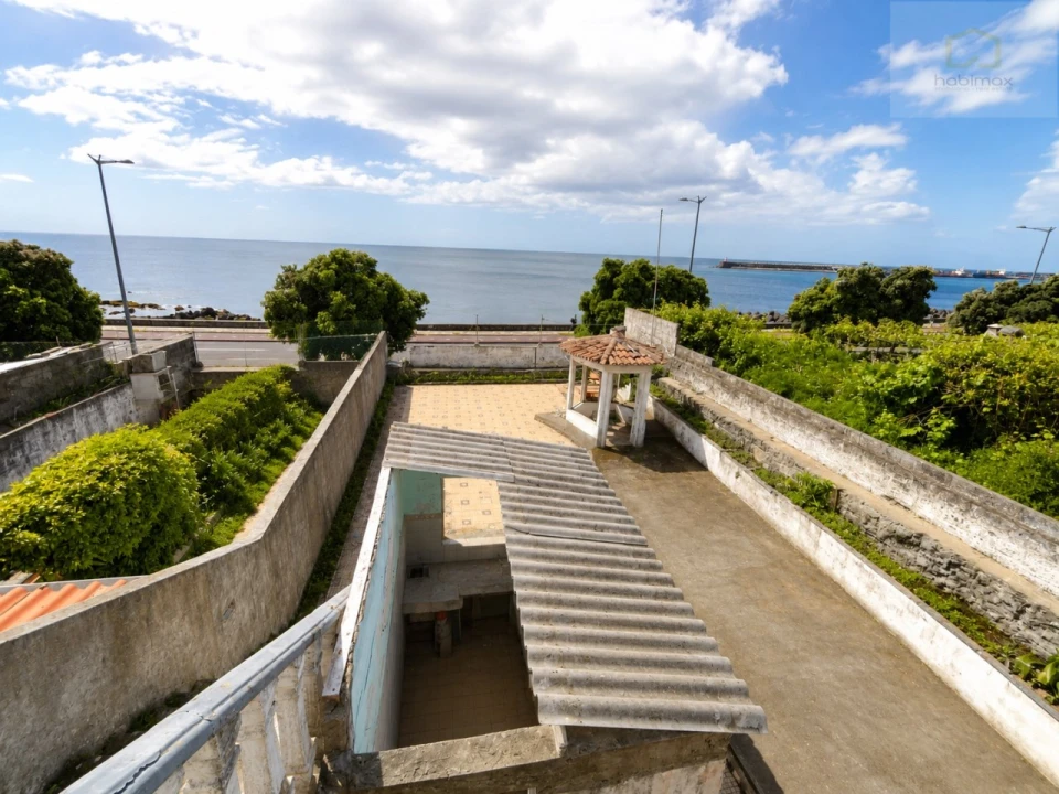 Moradia T7 para Venda em Ponta Delgada (São Pedro) Foto 1